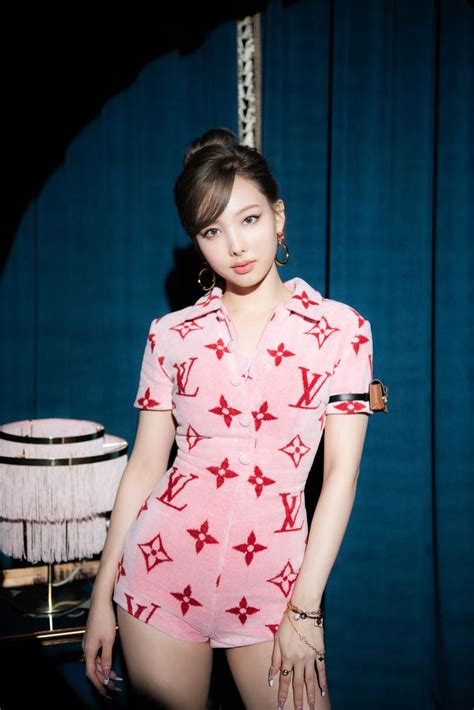 louis vuitton towel nayeon.